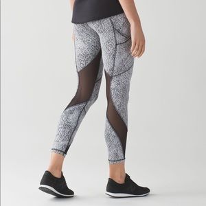 Black & White Cropped Lululemon leggings